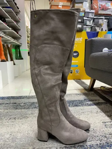 [Liz Claiborne Womens Yannie Block Heel Over The Knee Boots - KOALA 9 WIDE] Botas Por Encima De La Rodilla Con Tacón De Bloque Yannie Para Mujer De Liz Claiborne - Koala 9 Wide | R1N0000007Wr53 TRG188552066