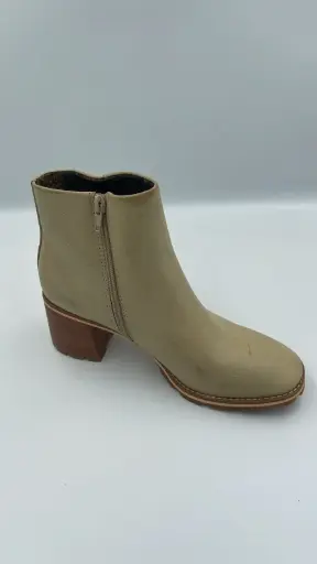 [Korks Womens Chandler Stacked Heel Booties - CREAM 7 1/2 MEDIUM] Botines De Tacón Apilado Chandler Para Mujer De Korks - Crema 7 1/2 Mediano | TRG185044268